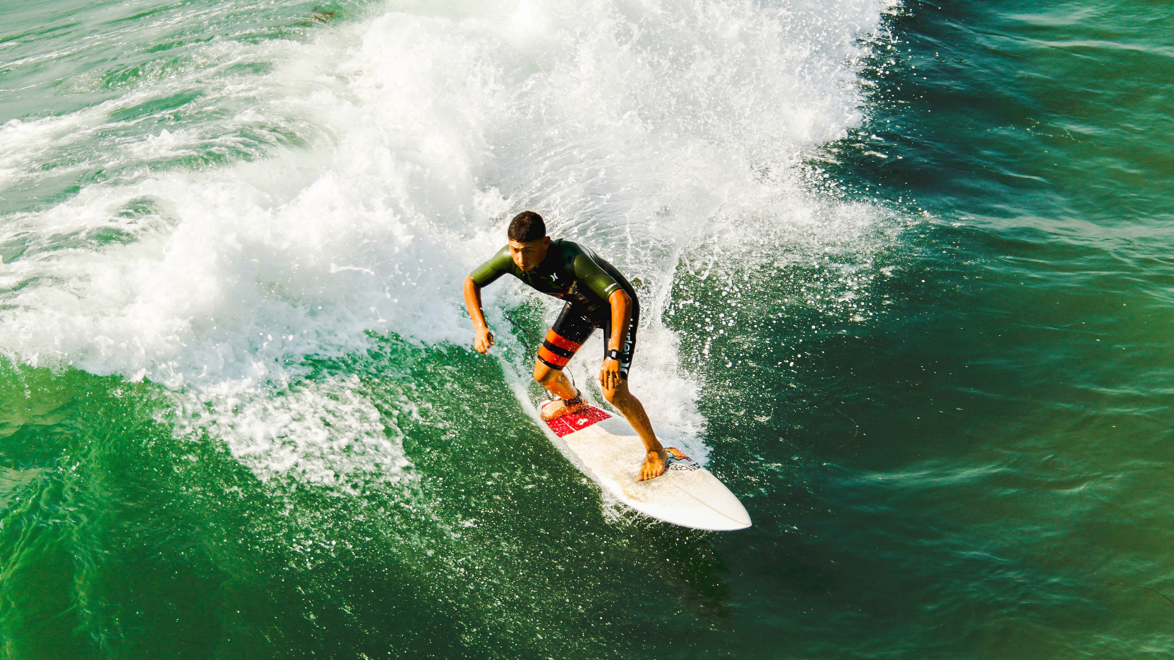 CS2枪手精准狙击改变局势，cs1.6狙击枪开镜设置