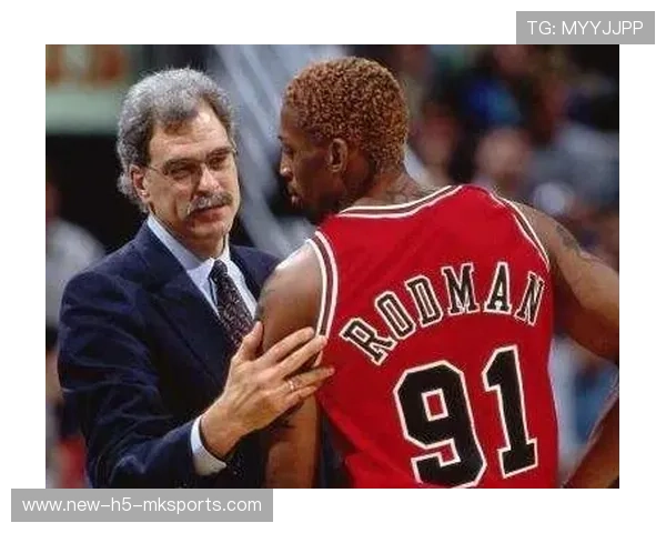 詹姆斯在讲座中谈如何培养领导力，内容被学校采用